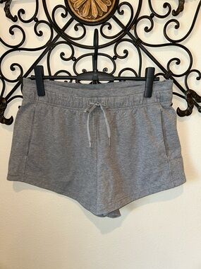 LULULEMON "INNER GLOW" 2.5" INSEAM GRAY SHORTS SIZE 10